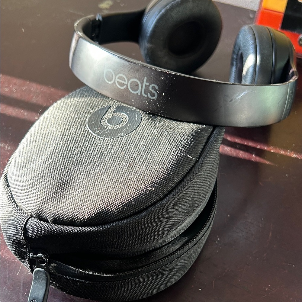 Black beats solo3 Wireless Over-Ear Headphones